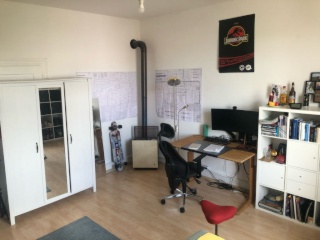 Anzeigenbild: Hohe Decken, großes Zimmer und gute Vibes in 3er WG Bahnhofsnähe
