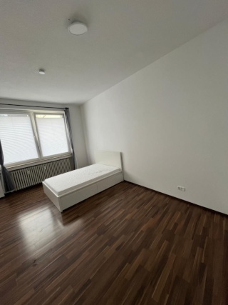 Ad image: wg room inside city theremund