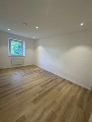 Anzeigenbild: 🎓 Frisch renovierte WG-Zimmer ab 1. Oktober – direkt an der THWS