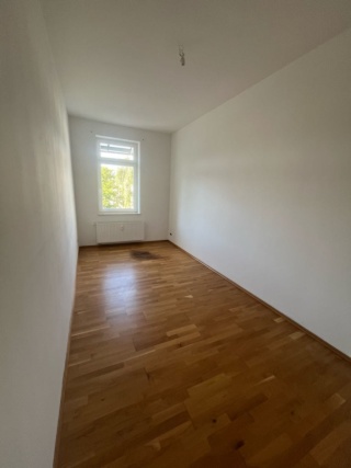 4 WG with large balcony looking for new roommates :)