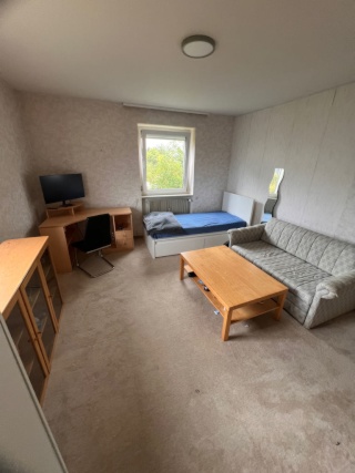 Anzeigenbild: Helles 21 m² Zimmer in 4er-WG mit Balkon, Garten & Garage – Zentrumsnah!