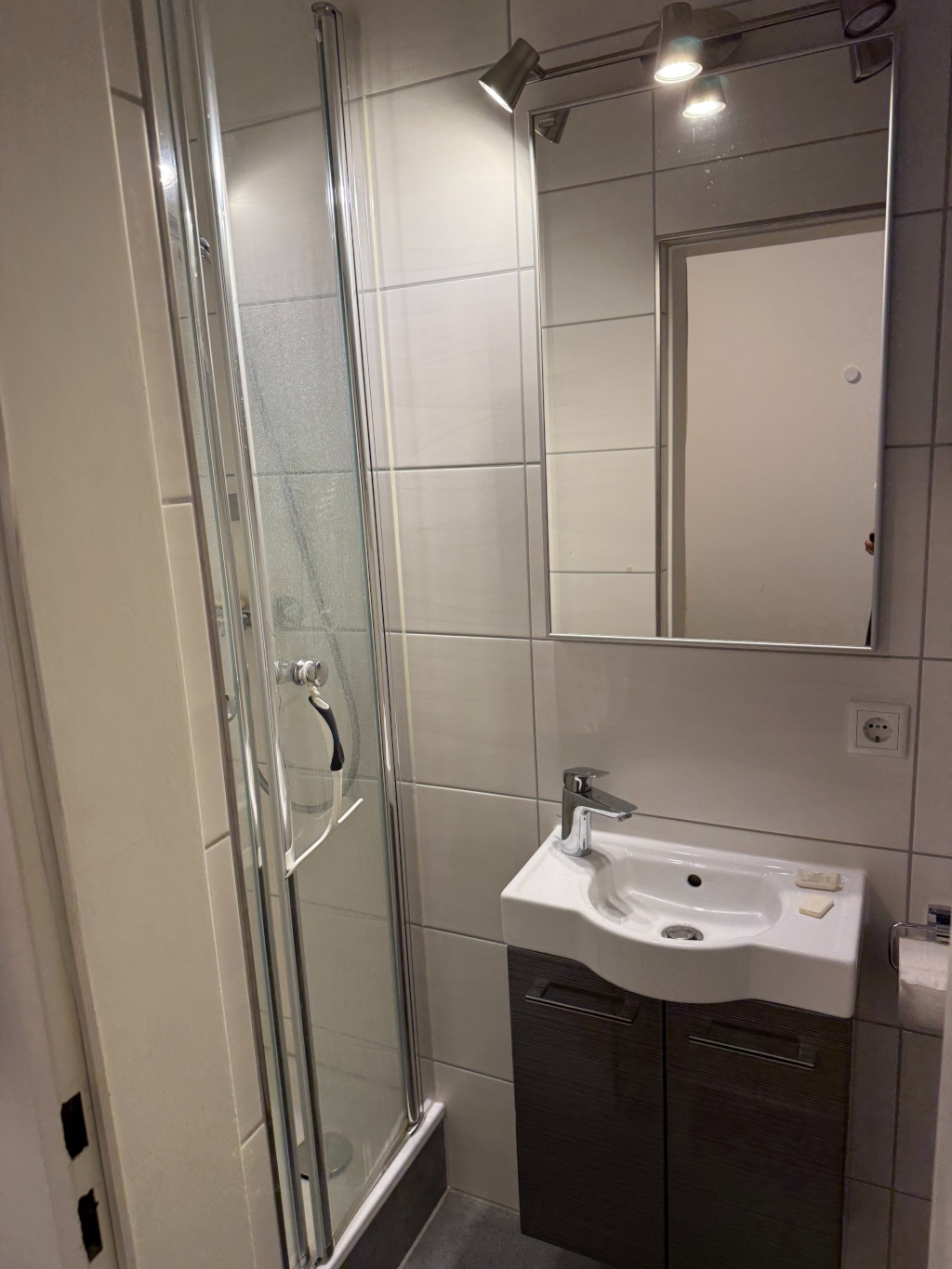 Möblierte Einzimmerwohnung im Glockenbachviertel | All-inclusive-Miete mit WLAN und Strom – 80469 München Ludwigsvorstadt-Isarvorstadt – Vorschaubild 2