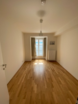 Anzeigenbild: Freie 3er WG-Zimmer in Parterrewohnung mitten in Graz!