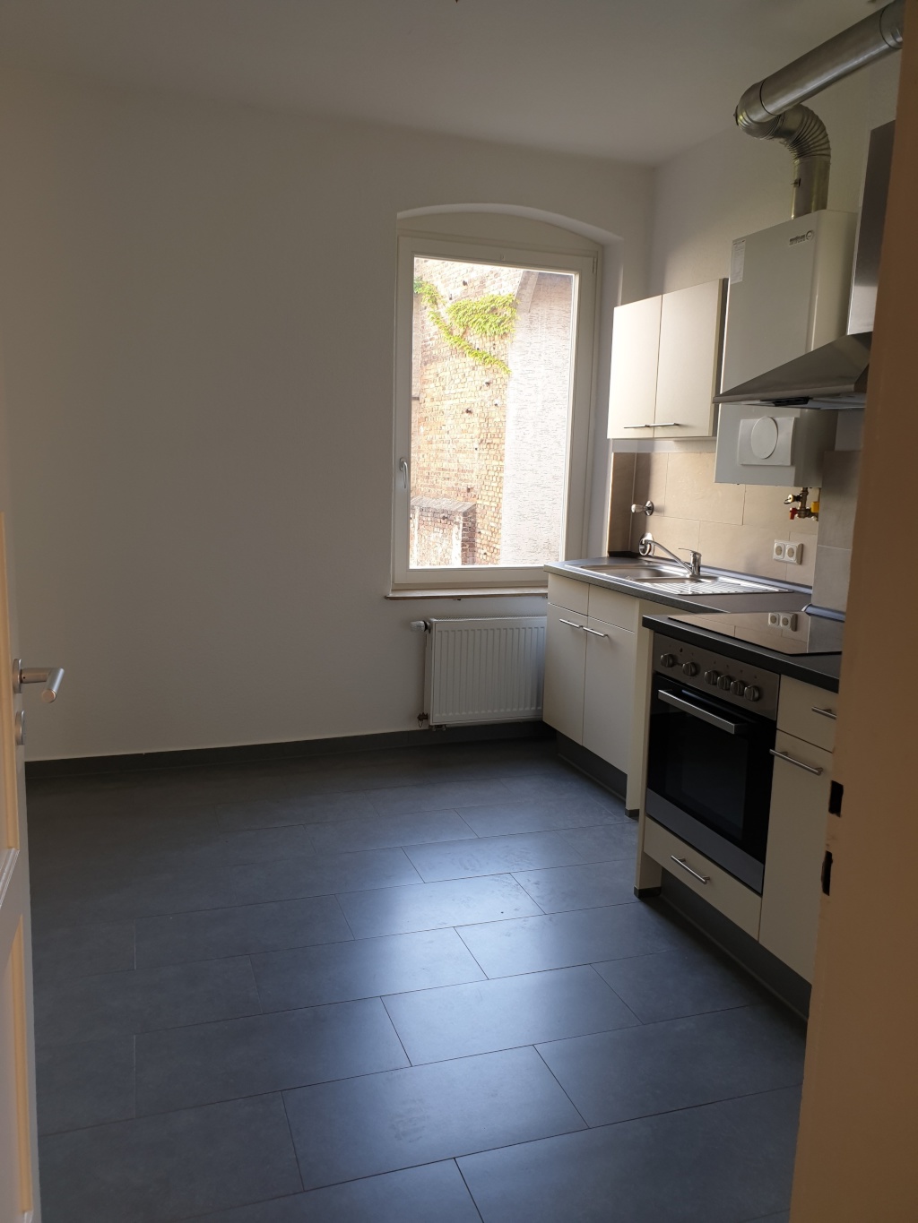 Wohnung Wesertor Gartenstraße 23 - Große helle WohnkücheEBK KÜchenzeile