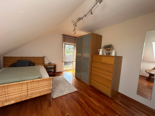 Anzeigenbild: WG Zimmer in 3-Zimmer Wohnung mit Balkon zu vermieten // 12 qm