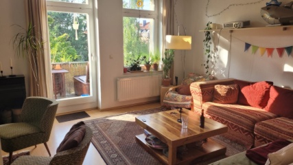 Anzeigenbild: Sonniges Zimmer in liebevoll-lässiger 4er WG mit Wohnzimmer und Balkon