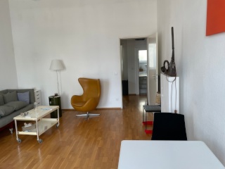 Total schöne und helle Altbau 2 Zi.-Whg. mit Balkon und Kammer — photo 1