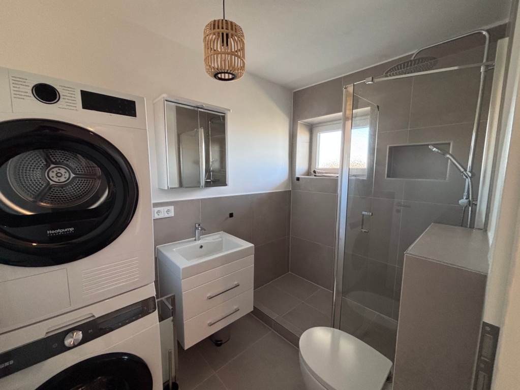 Flatshare Feldmoching-Hasenbergl Joseph-Seifried-Straße 9 - Bad mit Regendusche