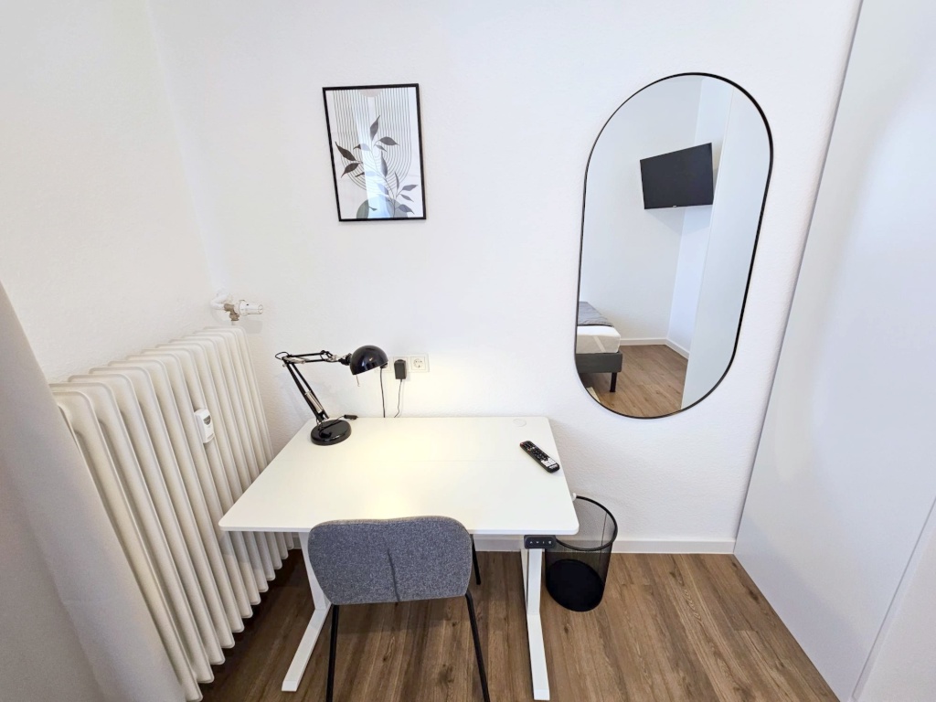 WG-Zimmer Ostend Röderbergweg  EGli 00 - Schreibtisch