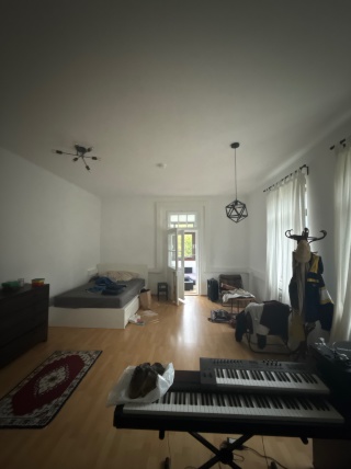 Ad image: Near 30 Wg room + conservatory