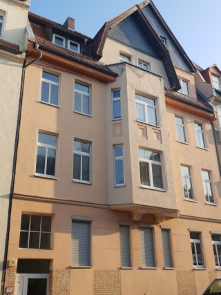 Anzeigenbild: Moderne 4-Raum-Wohnung mit 2 Stellplätzen inbegriffen