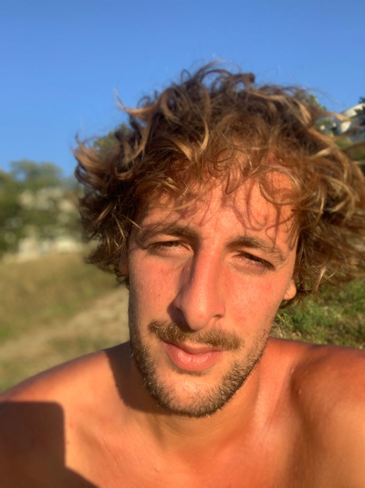 Anzeigenbild: hey servus i such mega mega dringend a zimmer