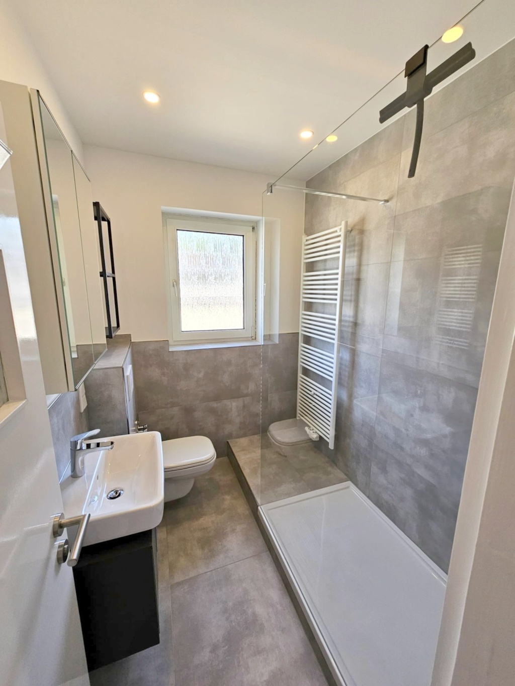 WG-Zimmer Ostend Röderbergweg  EGli 00 - Badezimmer
