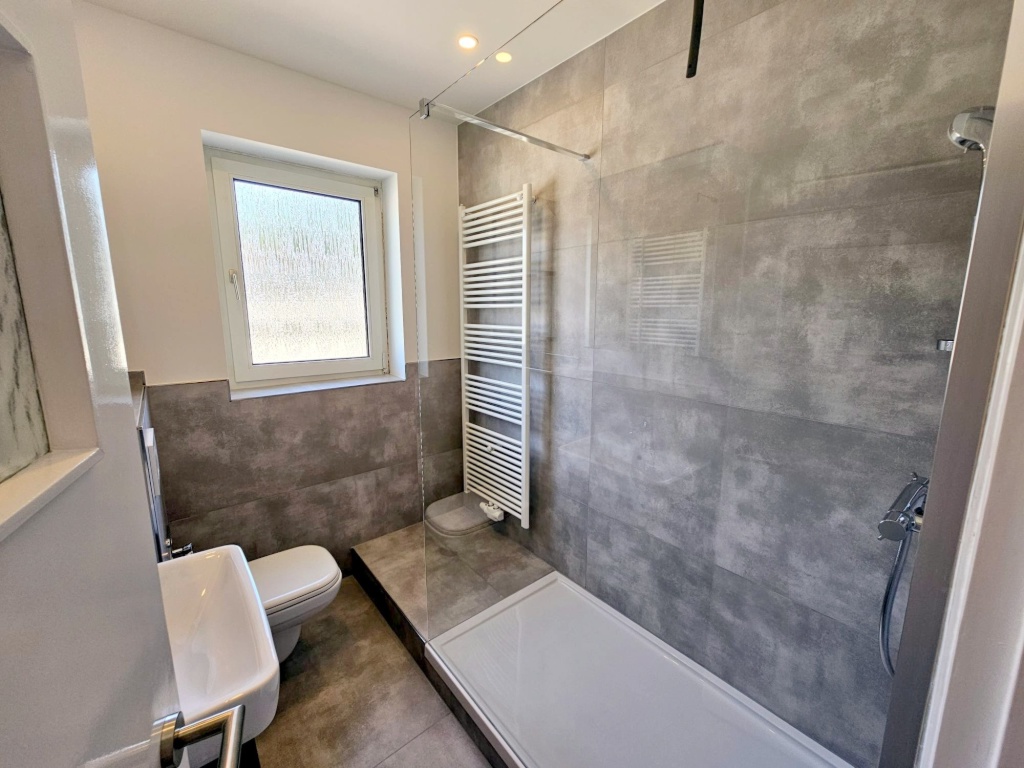 WG-Zimmer Ostend Röderbergweg  EGli 00 - Badezimmer