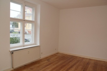 Anzeigenbild: Leerzimmer (21qm) in schöner 3-Raum-Wohnung, Nähe Hafen und Zentrum