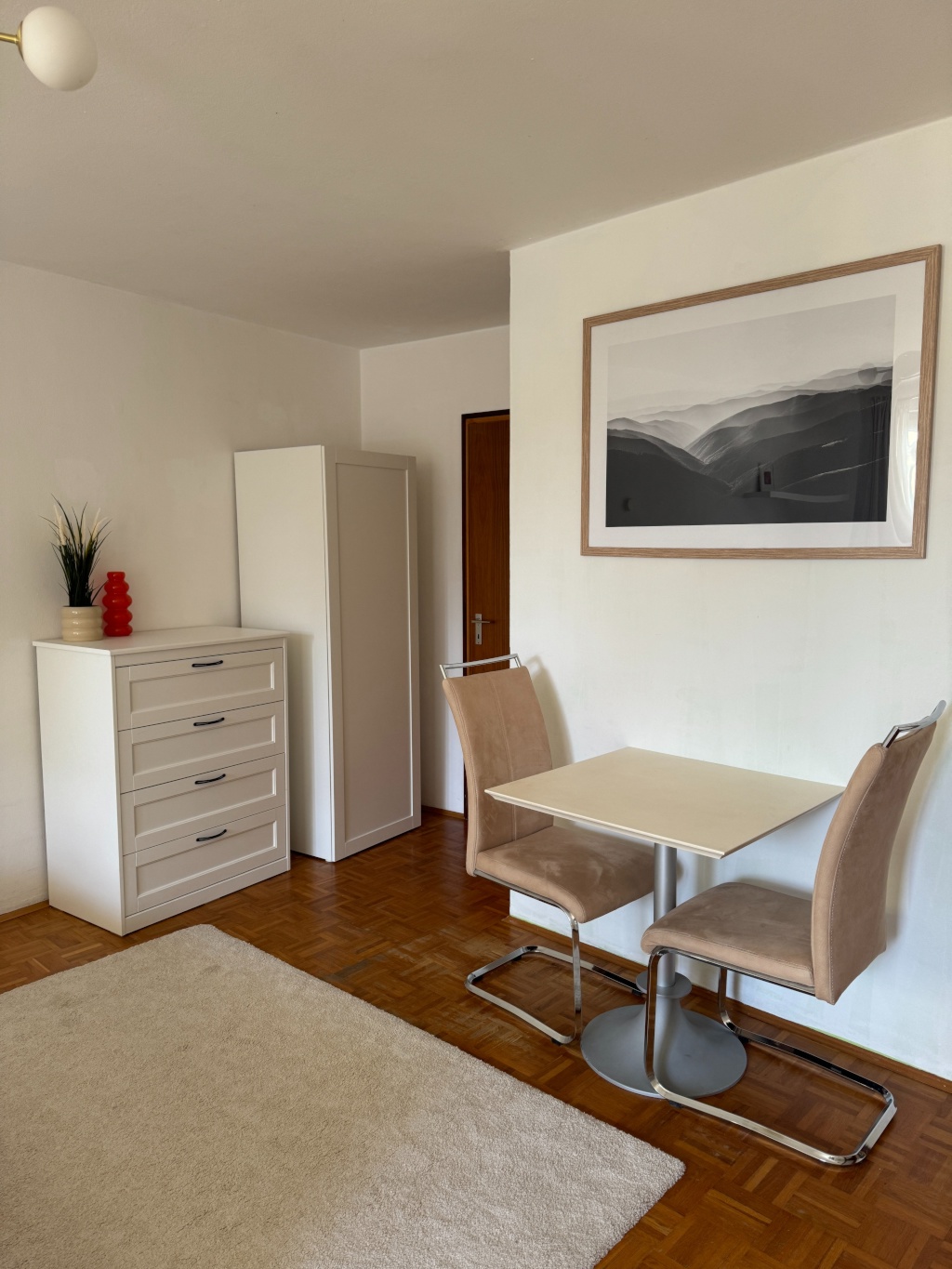 1 Room Flat Maxvorstadt Winzererstraße - Komode/Schrank