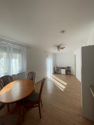 Anzeigenbild: 2-Zimmer Wohnung (1 Schlafzimmer) ideal für Pärchen (nur Studenten)