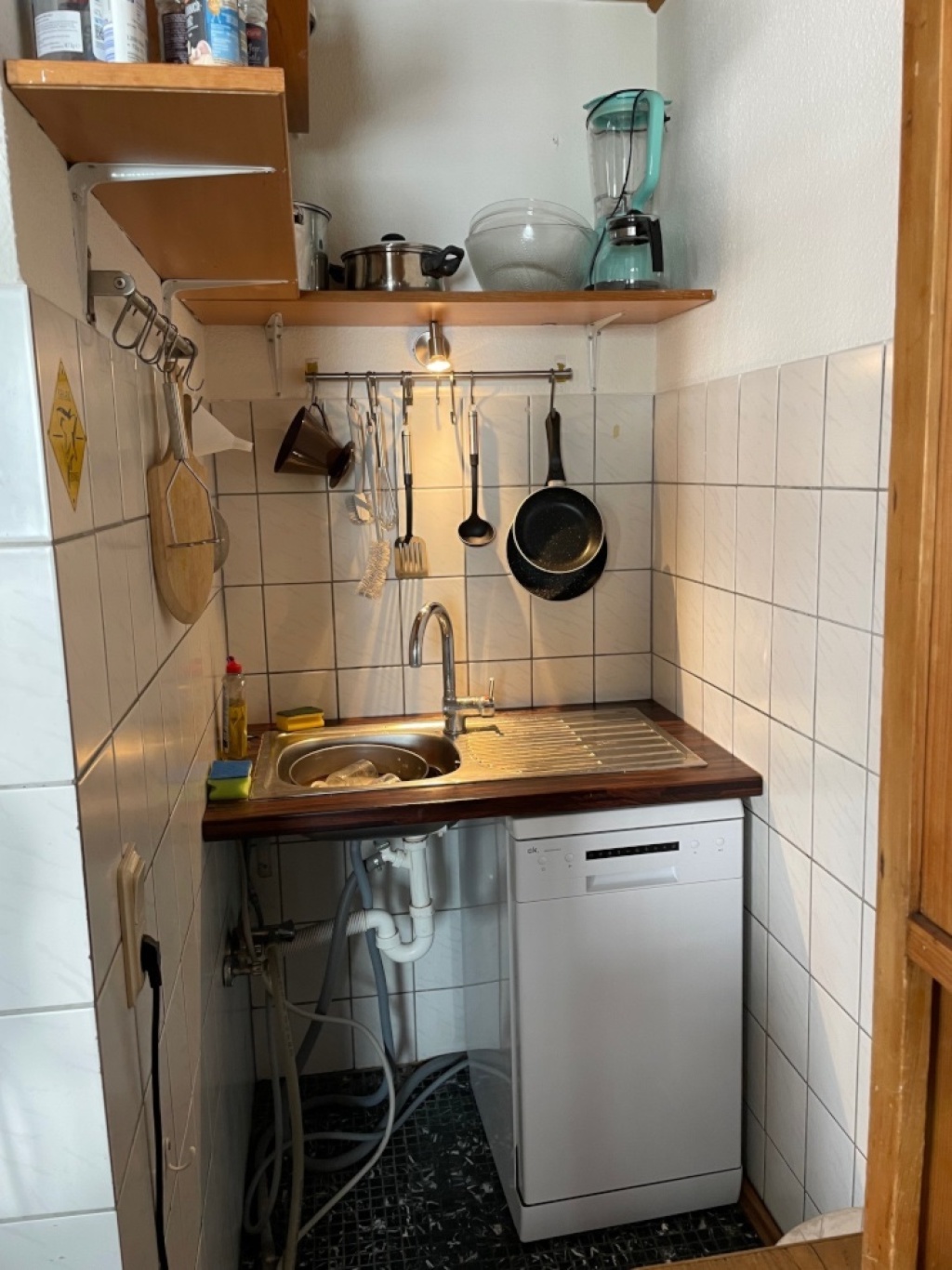 1-Zimmer-Apartment - mit Kochnische, Badezimmer (Toilette mit Dusche) – 51103 Köln Kalk – Vorschaubild 3