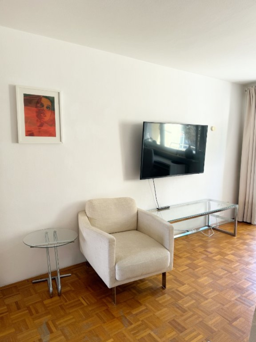 1 Room Flat Maxvorstadt Winzererstraße - Sessel & Fernseher