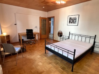 Anzeigenbild: Große helle Zimmer in 3-er WG in schönem Altbau am Hasenberg