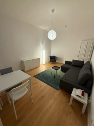 Schöne möblierte 2 Zimmerwohnung Balkon Altbau Friedrichshain — photo 1