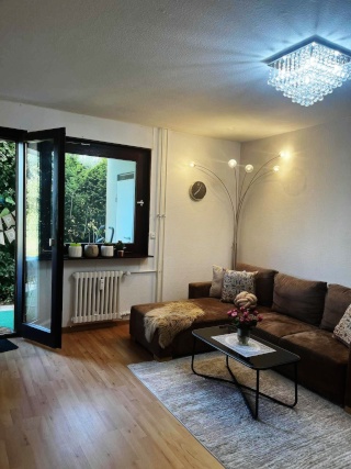 Anzeigenbild: Vollmöblierte 2-Zimmer-Wohnung mit Terrasse und direktem Gartenzugang – Top-Lage nahe S-Bahn Schwalbach Limes!