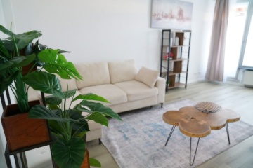 Anzeigenbild: Moderne 2 Zimmer Wohnung mit Wischroboter | Blick zur Alster | zentrale Lage | Apartment bis 4 Personen
