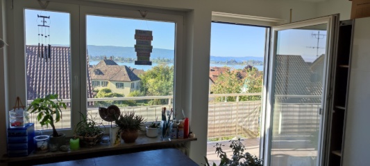 Anzeigenbild: FRAUEN WG - Zimmer mit eigenem Balkonzugang und Seesicht zentral in Allensbach