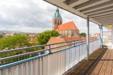 Imagen del anuncio: Ático con vista panorámica – 4 Zi., 120 m2 sobre los techos de Hildesheim