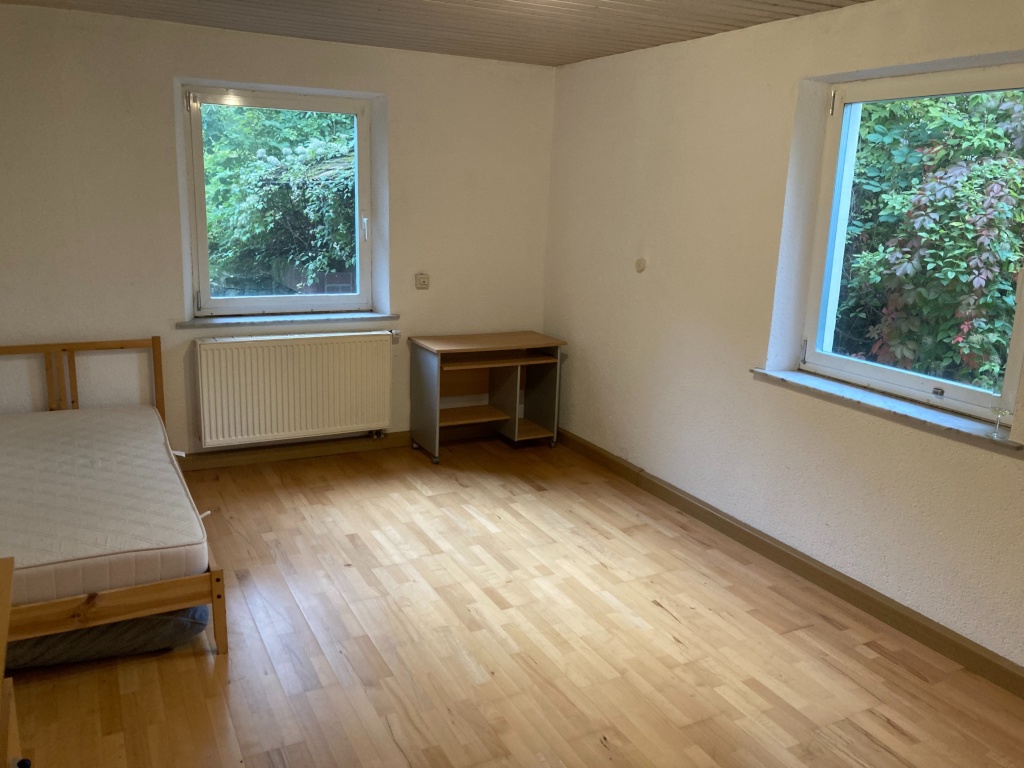 WG-Zimmer Untertürkheim Mettinger str. - Gro0sses -Zimmer