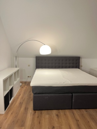 Anzeigenbild: XXL WG Zimmer mit eigenem Badezimmer - Dachau - zentrale Lage nähe Altstadt u. Amper - Möbliert