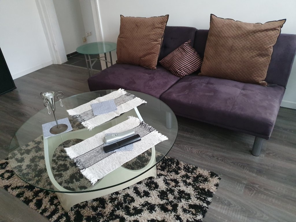 Flat flexibler Einzug gerne ab August möglich. 1 bis 4 Monate verfügbar Allersbergerstrasse - Wohnen mit Durchgang zum Flur