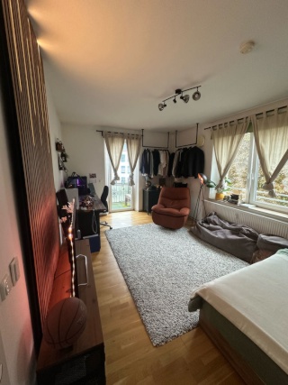 Anzeigenbild: Schönes Zimmer (~18 qm) mit Balkon in gut gelegener 5er WG