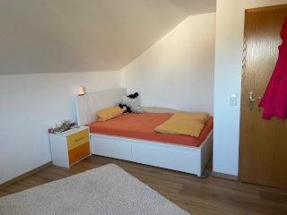 Anzeigenbild: WG-Zimmer (14 m²) in einer 3er WG mit gemeinsamem Wohnzimmer