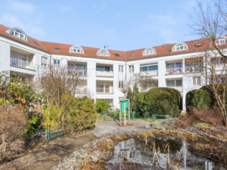 Ad image: Very bright 2 1/2 room apartment with south balcony, 60 sqm, partly furnished, for 2 years, possibly longer. On 1 - 2 persons, NR without pets.