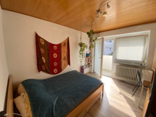 Anzeigenbild: Zimmer mit Balkon in 4er WG mit Garten (120m², ruhige Lage, uninah)
