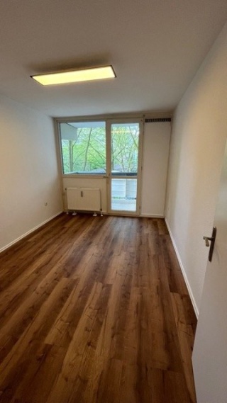 Anzeigenbild: Gemeinschaftliche 4er Wg sucht Mitbewohni :)