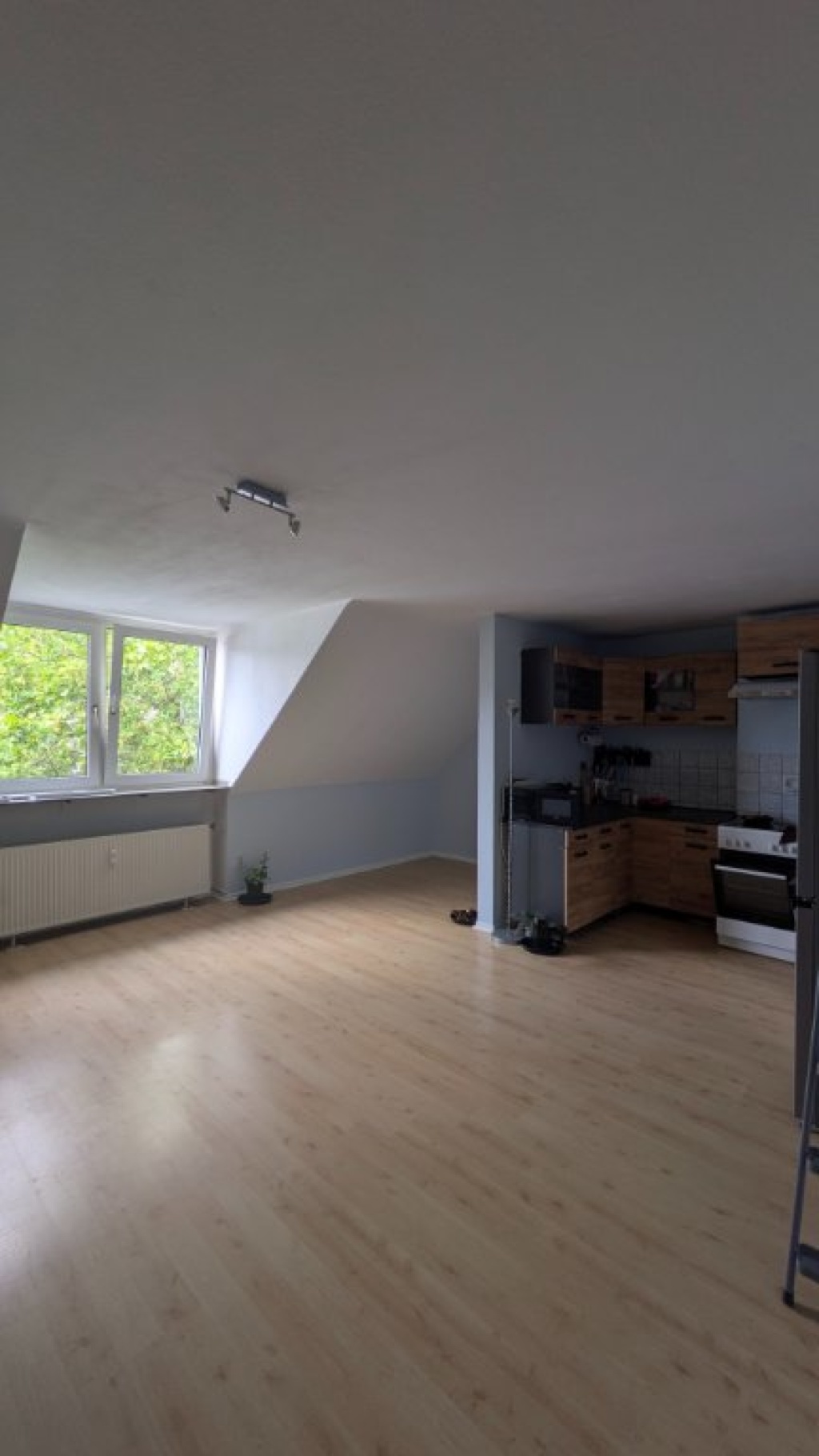 Bright newly renovated & 2-room apartment (1 person) – 40217 Düsseldorf Bilk – Vorschaubild 2
