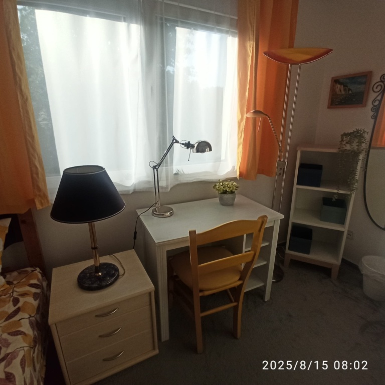 WG-Zimmer Kladow Neukladower Allee - Schreibtisch