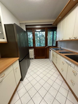 Anzeigenbild: HELLE, RENOVIERTE UND MÖBLIERTE WG ZIMMER ZU VERMIETEN
