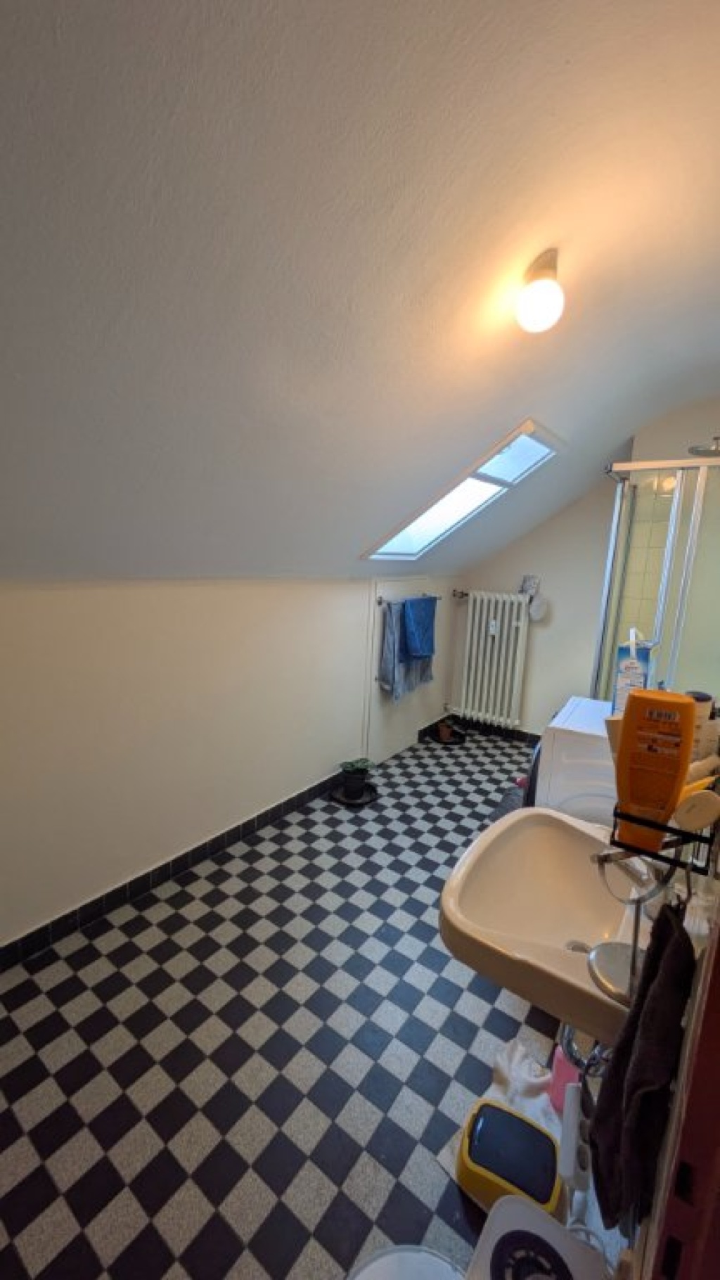 Bright newly renovated & 2-room apartment (1 person) – 40217 Düsseldorf Bilk – Vorschaubild 4