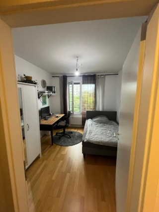 Anzeigenbild: Geräumige 4er-WG sucht Mitbewohner*in – mit Dachterrasse in Sachsenhausen