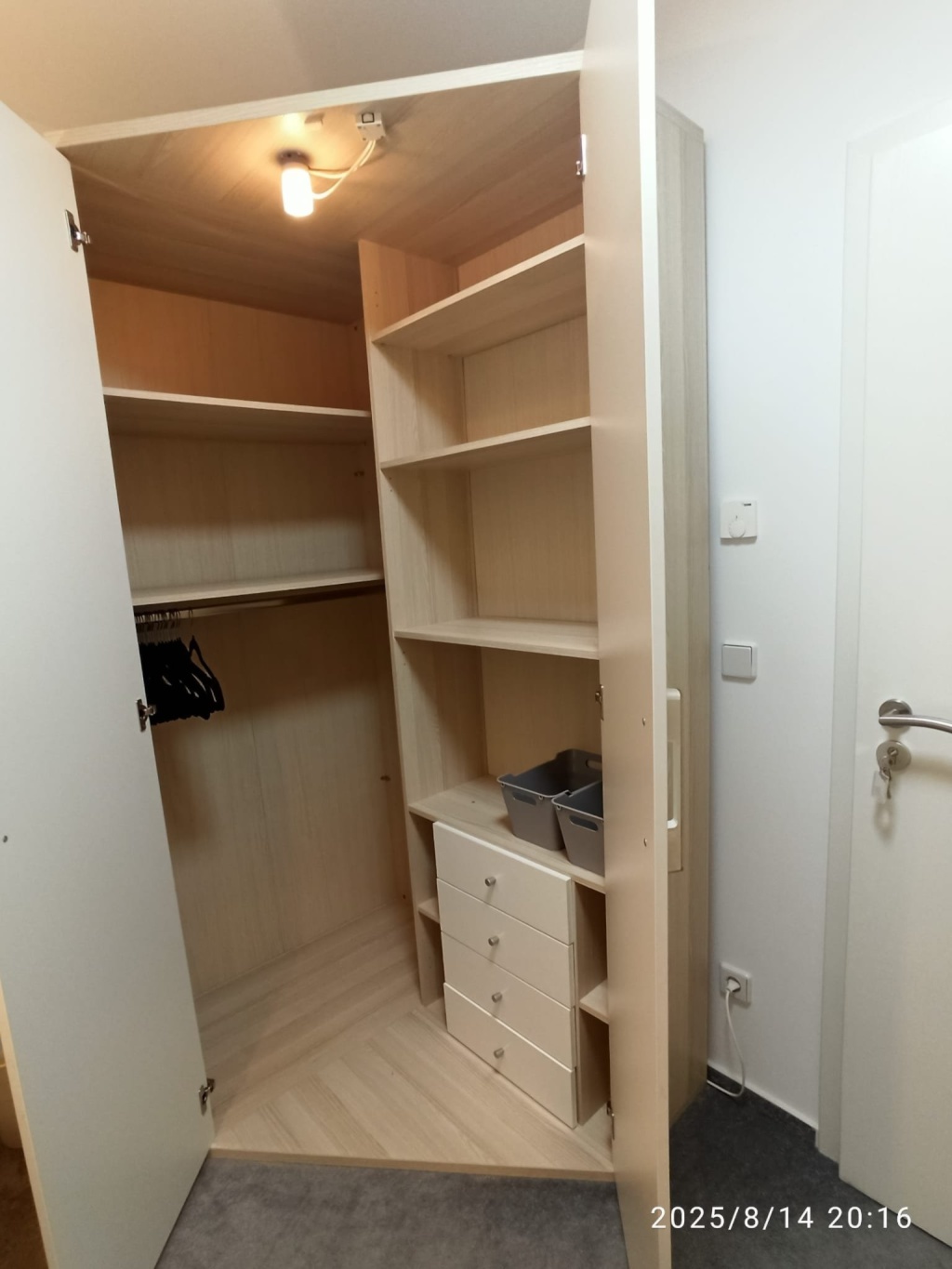 WG-Zimmer Kladow Neukladower Allee - Kleiderschrank
