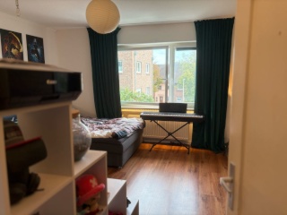 Anzeigenbild: Großes und helles Zimmer in 3er Studenten WG