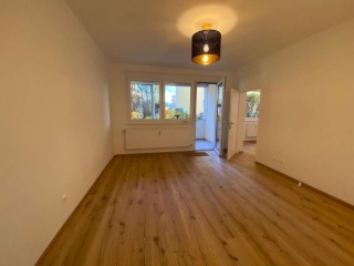 Anzeigenbild: Ab 01.11.2025 Universität/ Lendkanal: Renovierte, sonnige 2-Zimmer-Wohnung mit Balkon und Tiefgaragenplatz