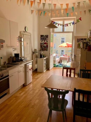 Anzeigenbild: Schönes Altbauzimmer in gemütlicher 5er WG