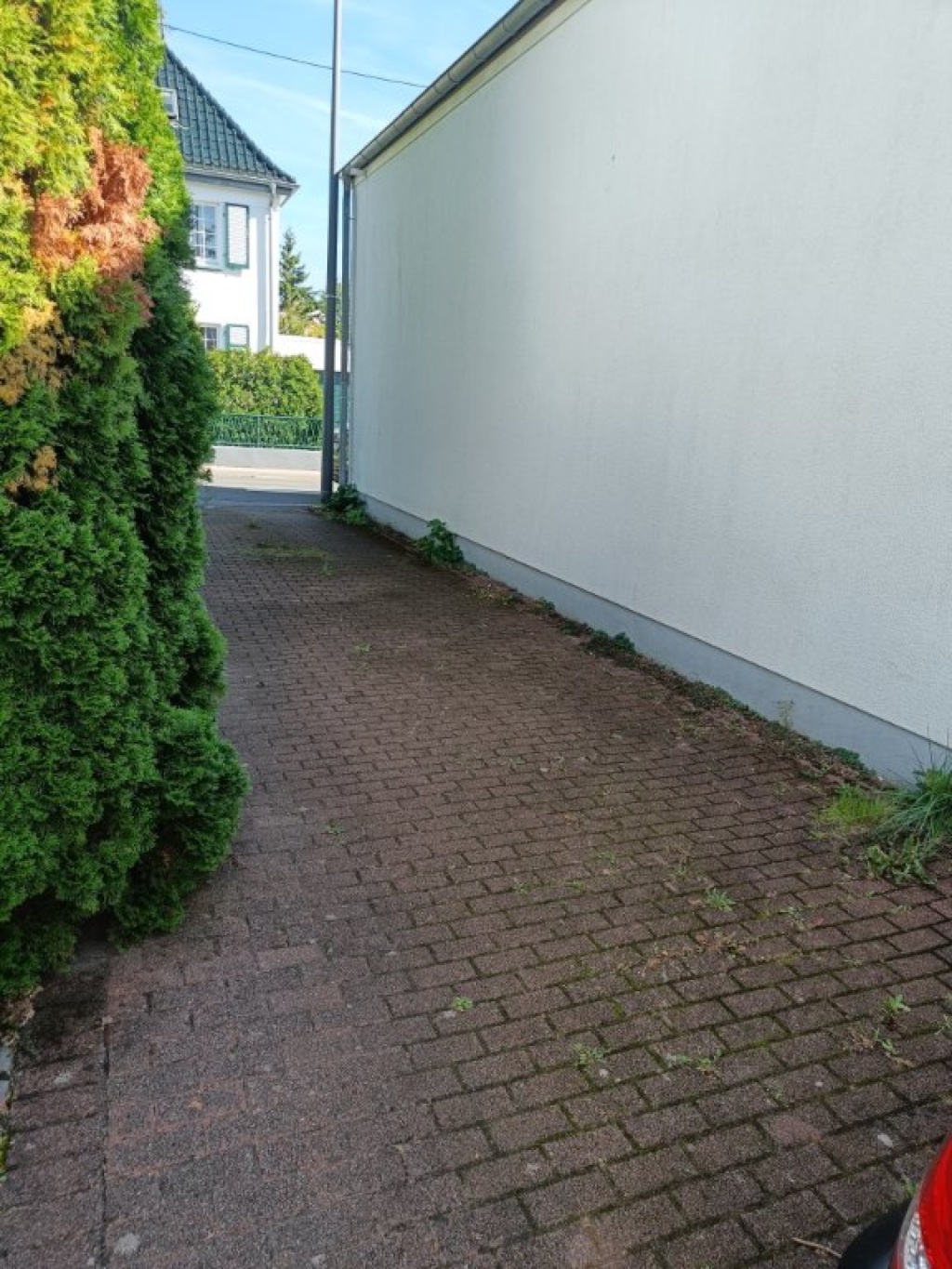 House Sürth Bergstraße - Einfahrt/Parkplätze