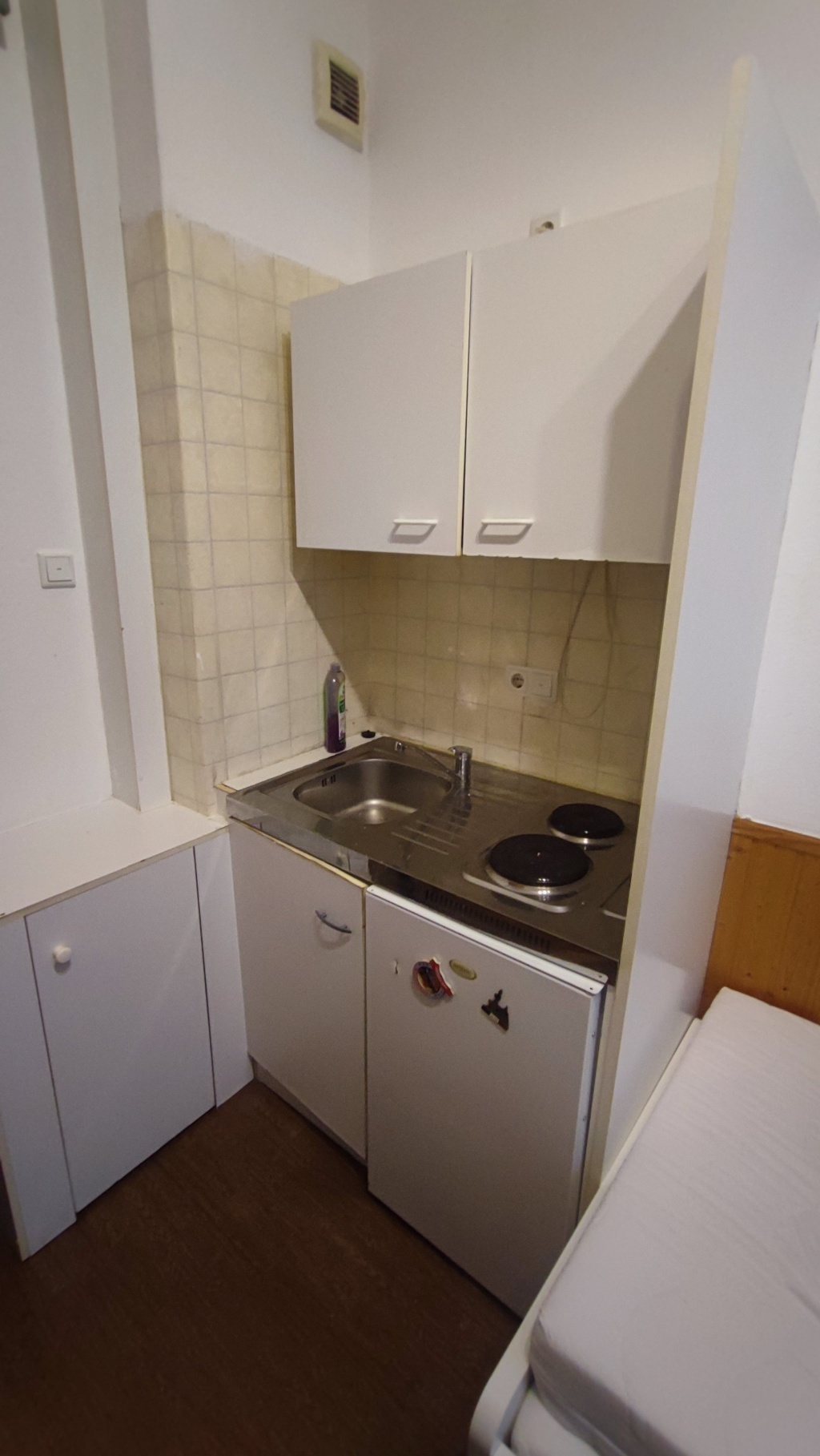 kleine, möblierte 1 - Raum Wohnung mitten im Grünen – Ziegenhainer Str. 115, 7749 Jena Jena-Ziegenhain – Vorschaubild 3