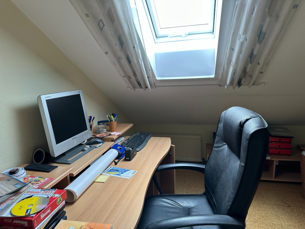 Habitación en WG Tiefenbach Flurstraße 1 - Arbeitszimmer DG