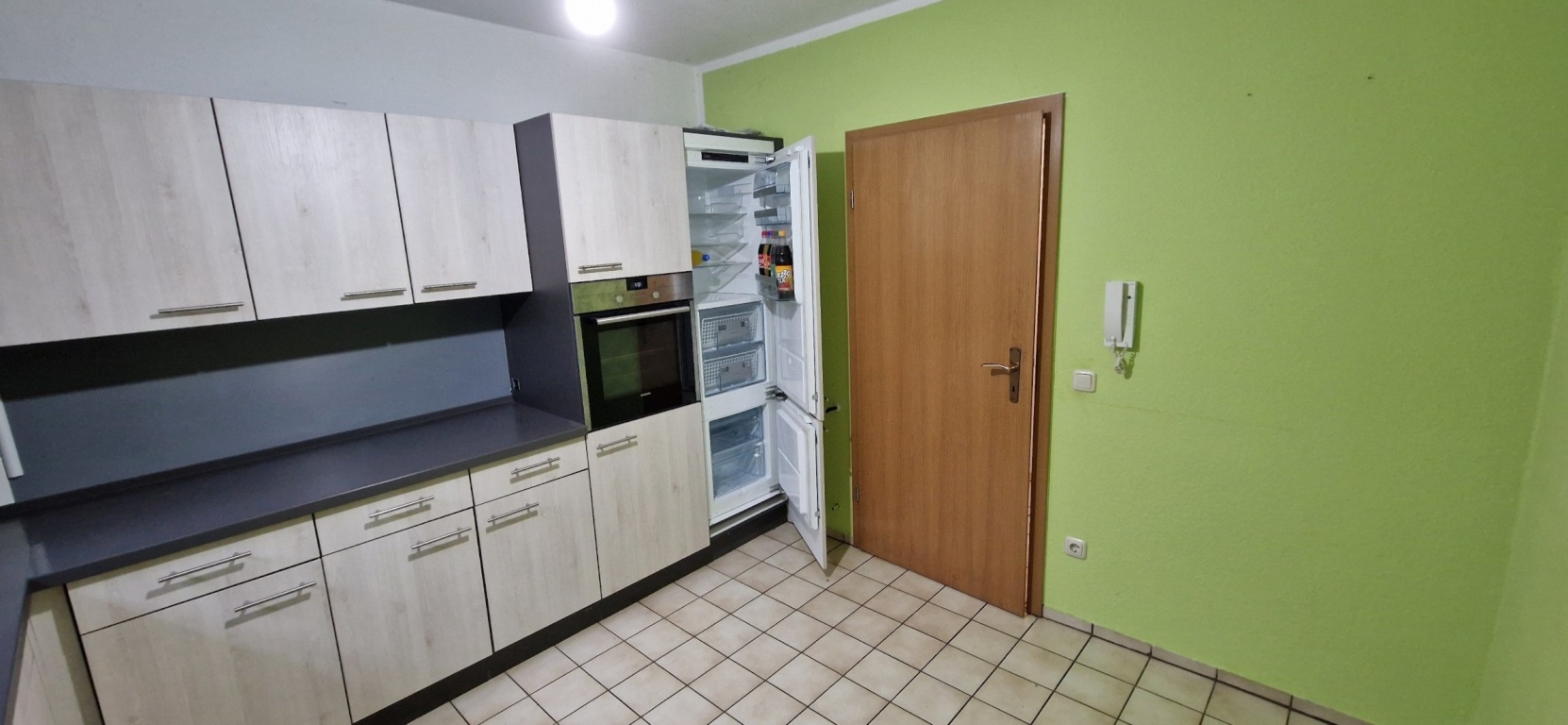 Flat Schönstadt Teichweg 2 - Küche mit 3-Zonen-Kühl-/Gefriekombination